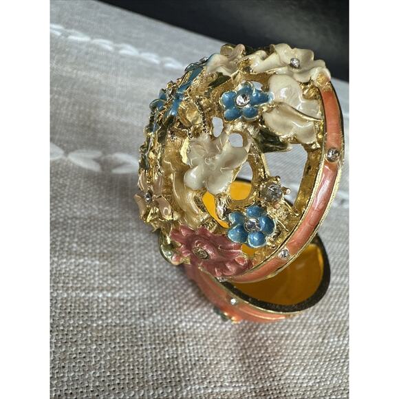 Jeweled Round Floral Box Trinket Box Made With Swarovski Crystals - Picture 15 of 16